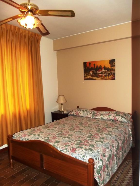 Hostal Gemina Lima Quarto foto